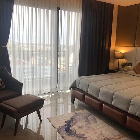 One Euphoria Prime Suite Hotel อังเฮเลส ภายนอก รูปภาพ