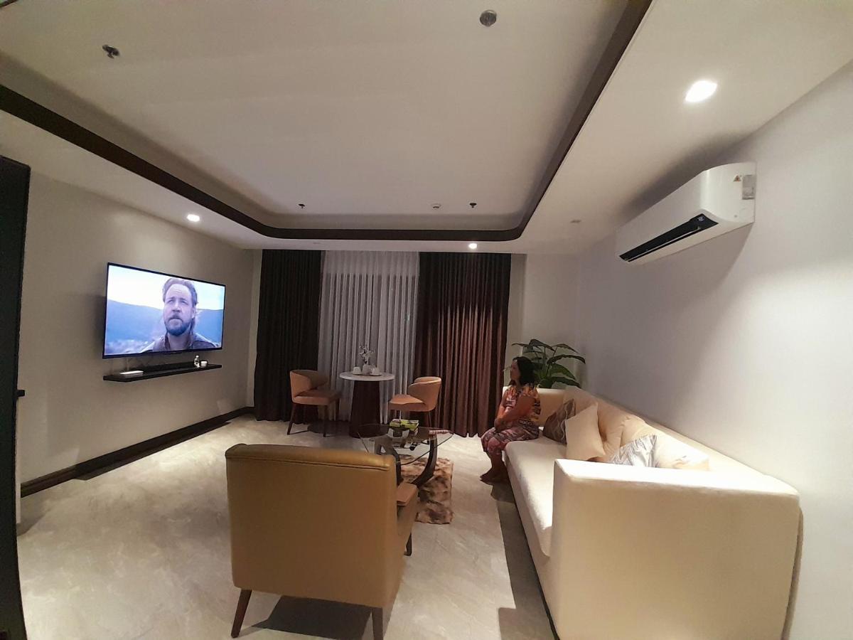 One Euphoria Prime Suite Hotel อังเฮเลส ภายนอก รูปภาพ