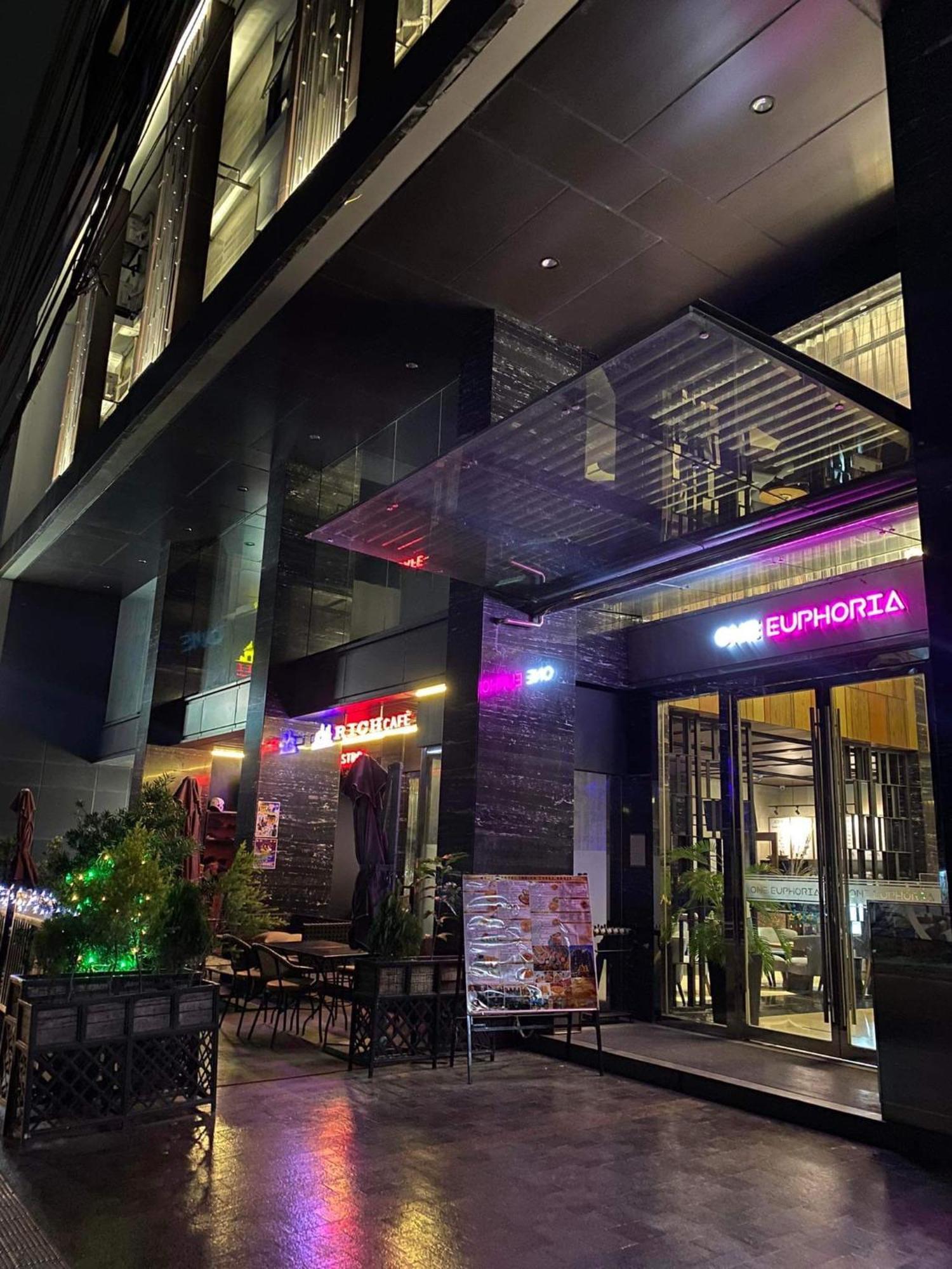 One Euphoria Prime Suite Hotel อังเฮเลส ภายนอก รูปภาพ